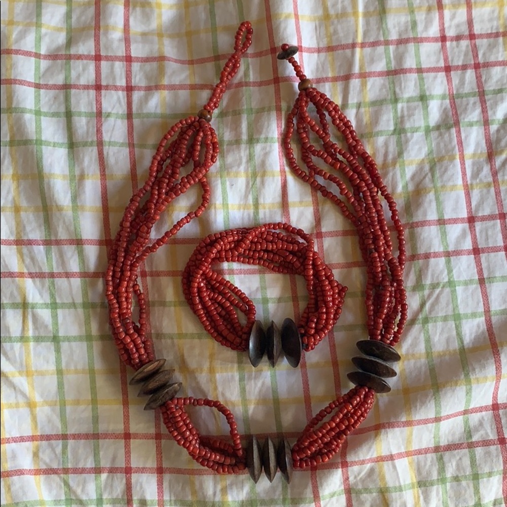 Necklace and bracelet set